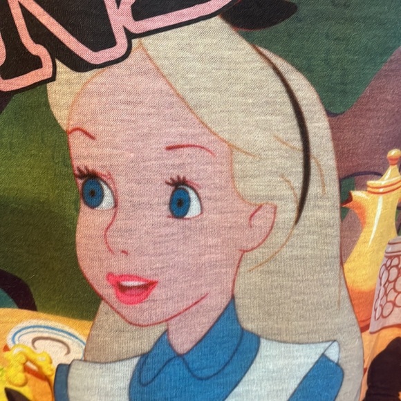 Disney Parks 2X Alice in Wonderland T-shirt - Picture 5 of 9